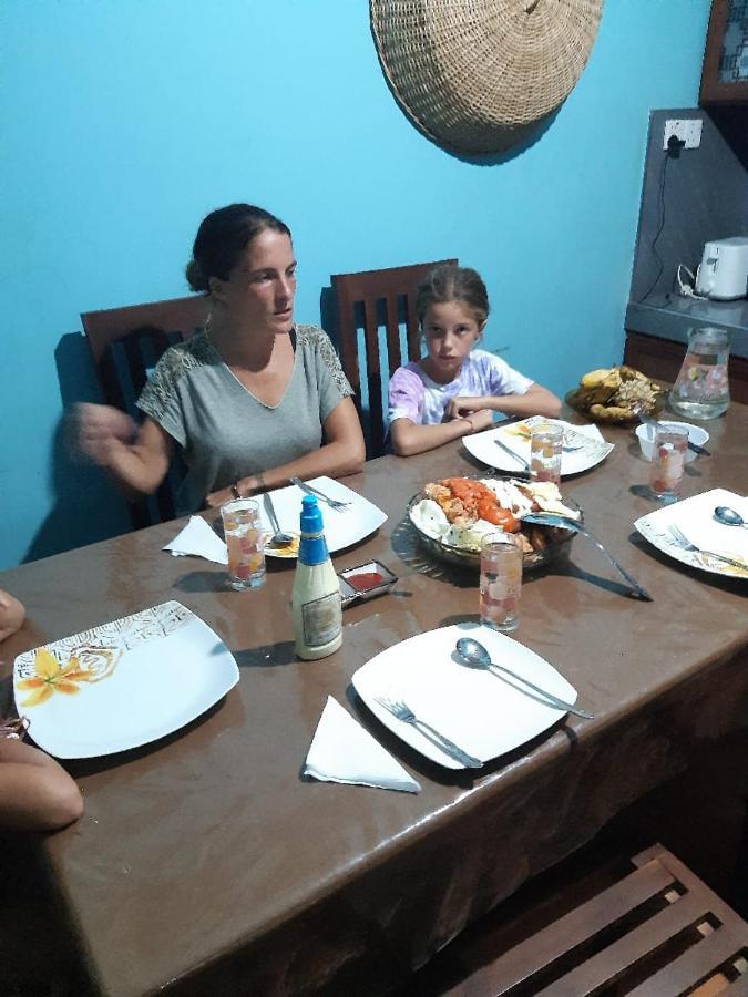 Dinuli Home Stay Ахунгала Екстериор снимка