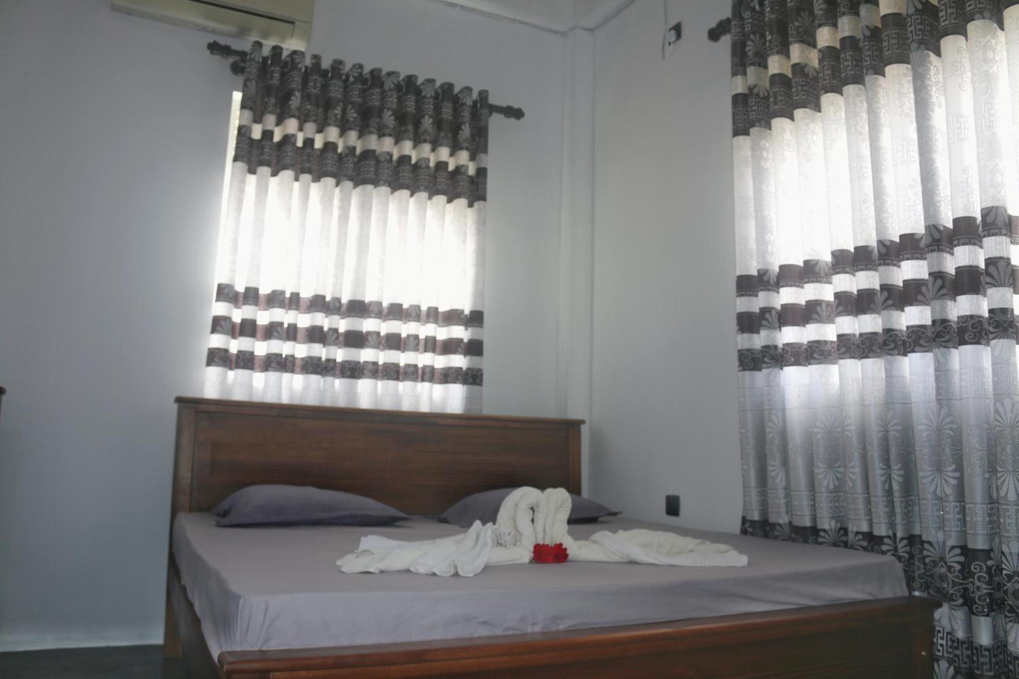 Dinuli Home Stay Ахунгала Екстериор снимка